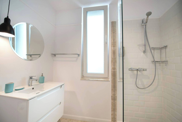 Bathroom, Wave 1 Promenada Apartments, Navodari