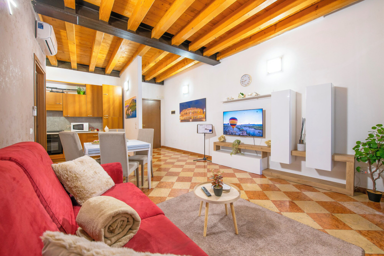Others 5, You & Me Corporation Home Verona Centro, Verona