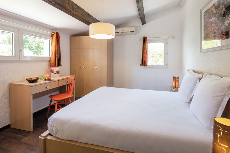 Bedroom 2, Comfort Aparthotel Mandelieu la Napoule Village, Alpes-Maritimes