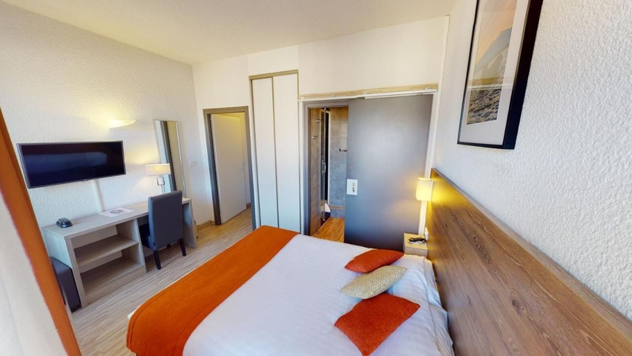Bedroom 2, Hôtel de France Évian, Haute-Savoie