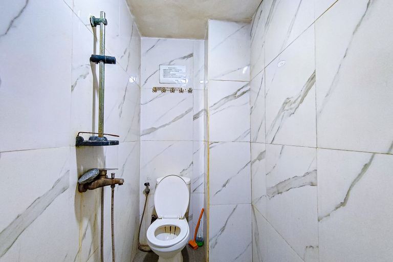 Bathroom 3, Guest House 88 RedPartner, Jakarta Barat