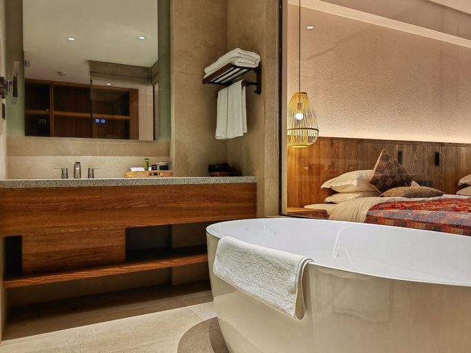 Bathroom 4, VipaXana abaila, Pu'er