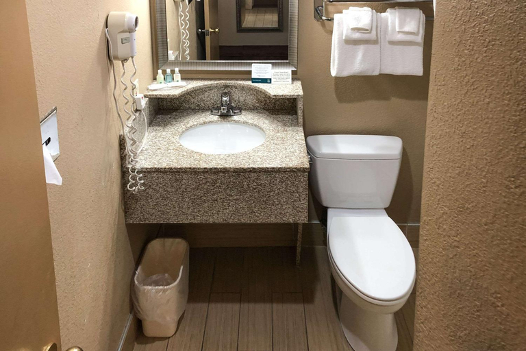 Bathroom 4, Quality Inn Near Joint Base Andrews-Washington Area, Prince George's