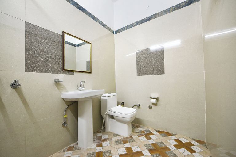 Bathroom, Fabhotel Paradise, Chandigarh