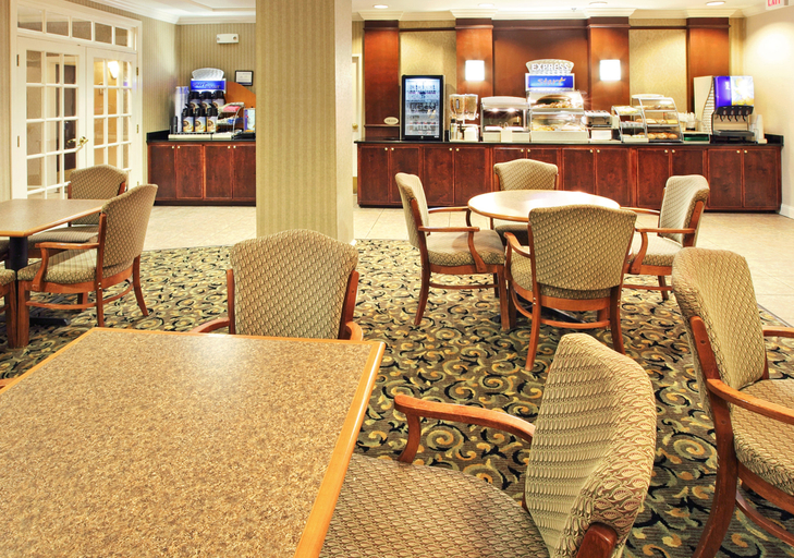 Food & Drinks 5, Holiday Inn Express & Suites CAMDEN by IHG, Ouachita