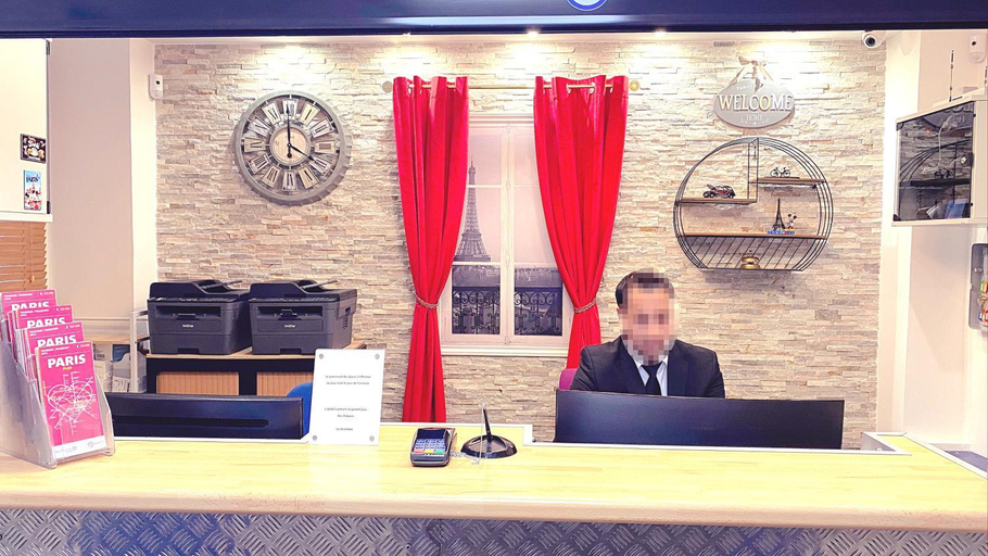 Others 5, Hotel Aviatic, Paris