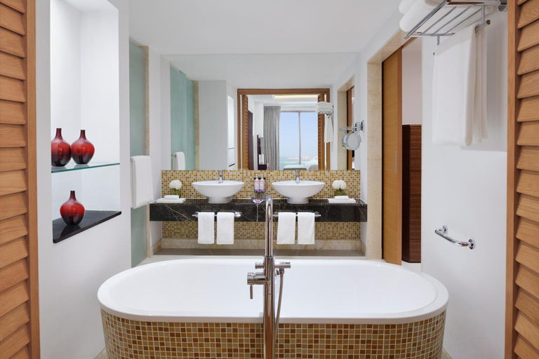 Bathroom, Movenpick Hotel Jumeirah Beach, Dubai