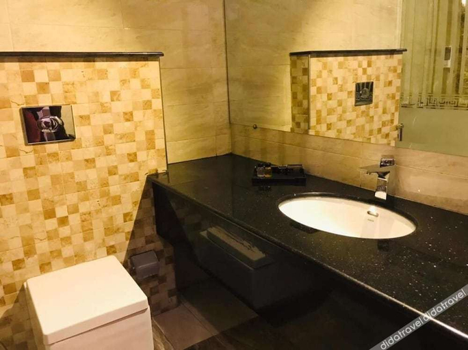 Bathroom 4, Royaute Luxury Hotel Sialkot, Gujranwala