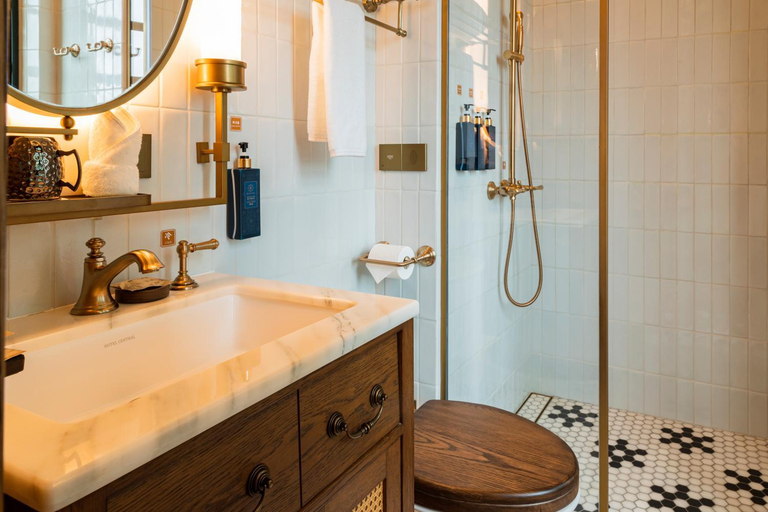 Bathroom 12