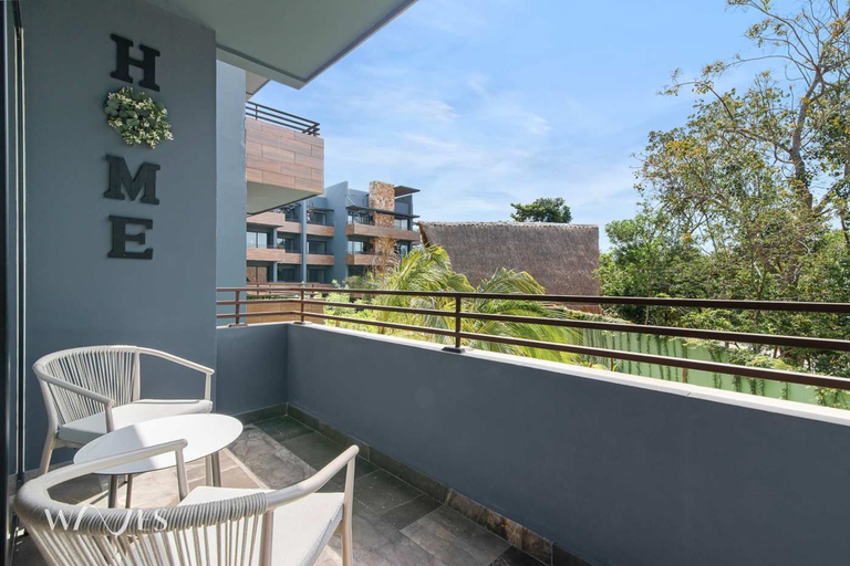 Room 5, Modern 1 Bedroom Apartment With Luxury Amenities at Paramar Black by Waves, Cozumel