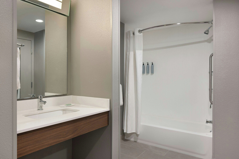 Bathroom 5, Courtyard by Marriott Little Rock Downtown, Pulaski