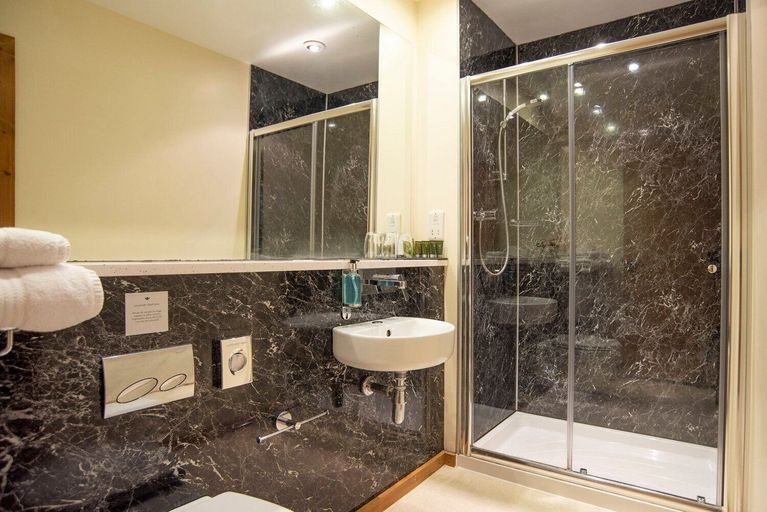 Bathroom 4, Crossways Inn, Somerset