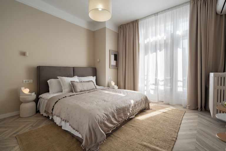 Bedroom 2, Refined & Spacious 3-Bedroom Flat Near Cismigiu, Balcony with Boulevard Views, Municipiul Bucuresti