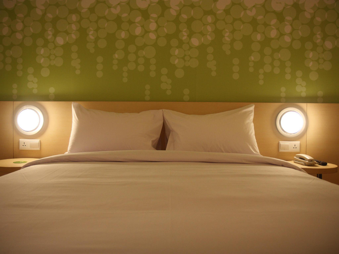 Bedroom 14