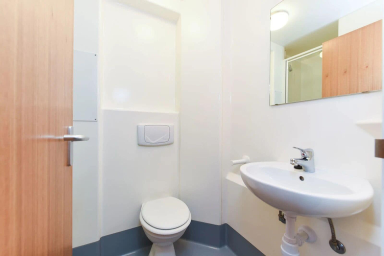 Bathroom 3, For Students Only Corfe House in Poole, Poole