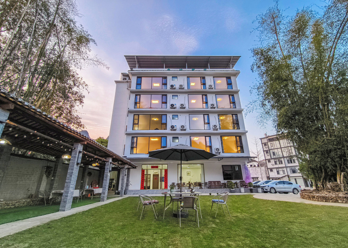 Exterior & Views