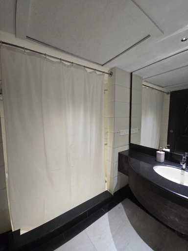 Bathroom 5, Hotel Supreme Suites Ludhiana, Ludhiana