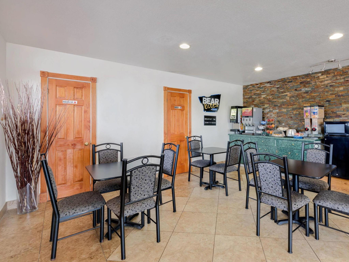Food & Drinks 5, Travelodge By Wyndham Ozona, Ozona