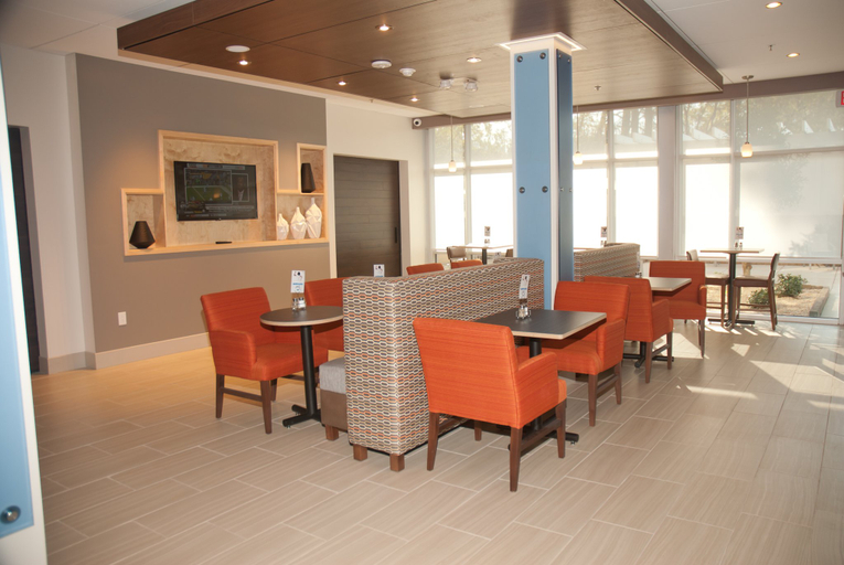 Food & Drinks 4, Holiday Inn Express & Suites DECATUR by IHG, Morgan