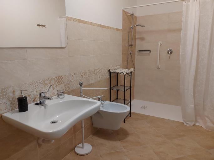 Bathroom 2, Agriturismo Tre Cerri di Zanaboni Franca, Grosseto
