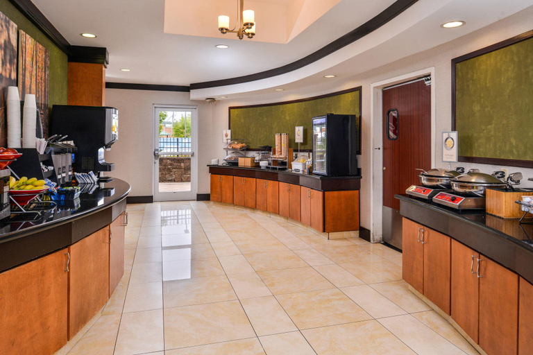 Food & Drinks, Fairfield Inn & Suites by Marriott Pelham, Shelby