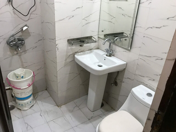 Bathroom, Hotel Ambassador, Reasi