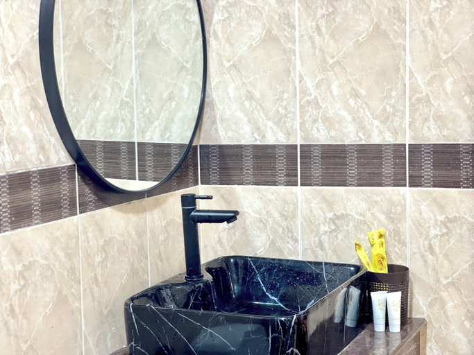 Bathroom 3, SKY HOTEL Central Phnom Penh - Rooms & Apartments, Phnom Penh