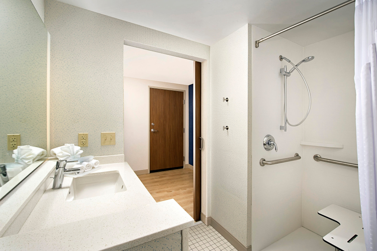 Bathroom 5, Holiday Inn Express & Suites ALTOONA by IHG, Blair