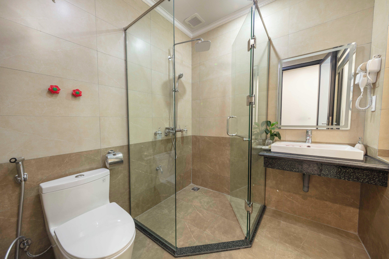 Bathroom 5, Airport Hotel Hanoi Convenient & Friendly, Sóc Sơn