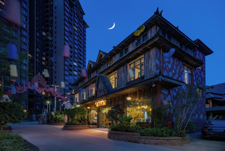 Exterior & Views