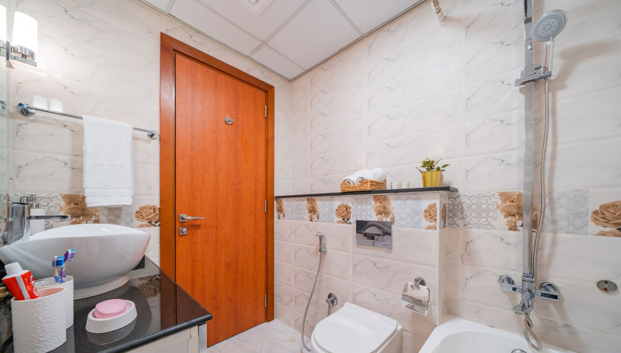 Bathroom, KOHH – Studio in Al Jawhara 1, Dubai
