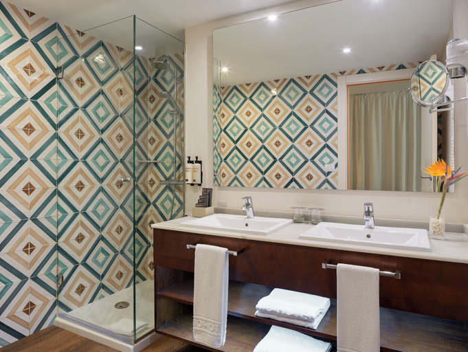 Bathroom 5, H10 Ocean Suites, Las Palmas