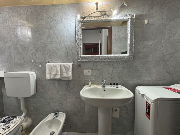 Bathroom 3, You & Me Corporation Home Verona Centro, Verona