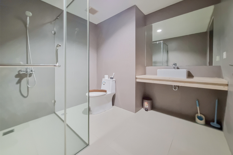 Bathroom 5, Spacious 1BR at Patraland Amarta Apartment By Travelio, Sleman