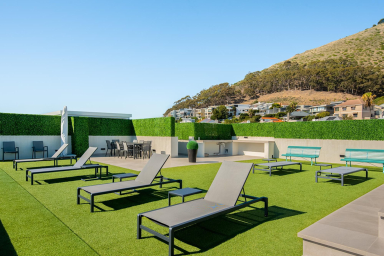 Room 3, Oceanview Secure 3bed Apt Sea Point Marlo Breeze, City of Cape Town