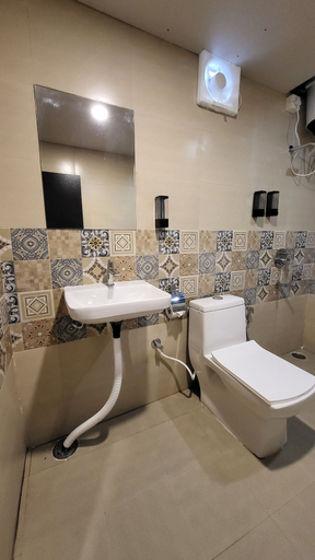 Bathroom, Nature Lovers Resort, Indore