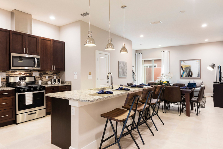 Room 2, 3 BR 3BA Villa 5min Disneyworld Hot Tub BBQ, Osceola