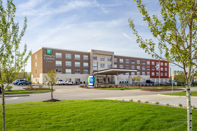 Exterior & Views 2, Holiday Inn Express & Suites HAMMOND by IHG, Lake