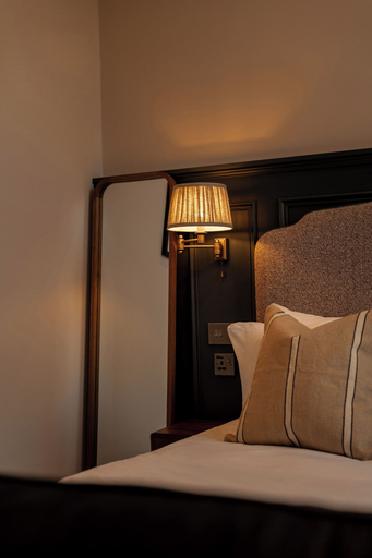 Bedroom 2, Moment George IV Bridge, Edinburgh