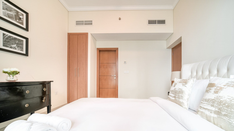 Bedroom 3, Captivating Sky & Sea Views in Two Bedroom Suite, Dubai