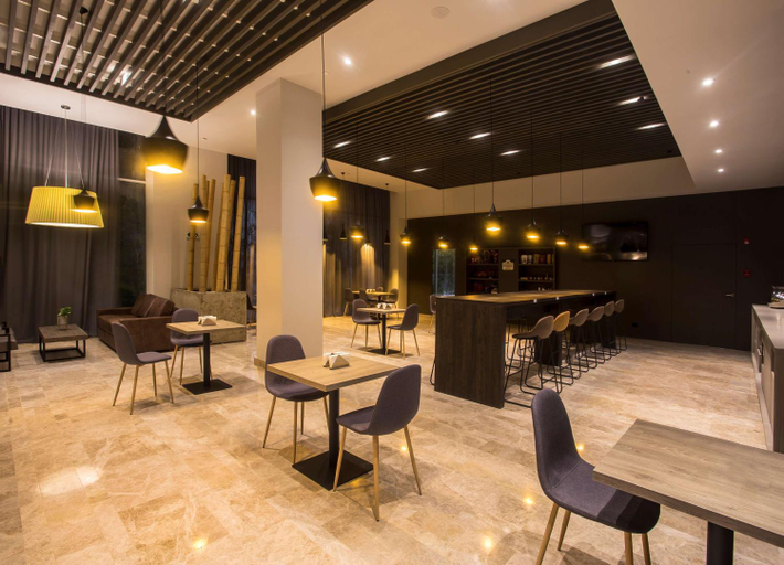 Food & Drinks 4, Hampton by Hilton David, David