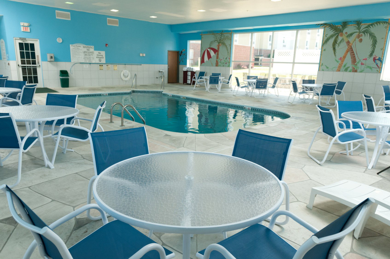 Food & Drinks 5, Holiday Inn Express & Suites BLOOMINGTON - NORMAL by IHG, McLean