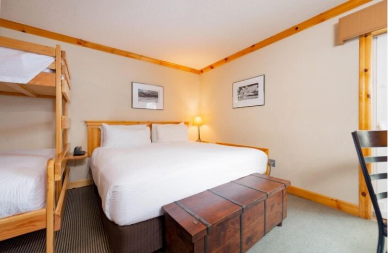 Bedroom 2, Selkirk Lodge, Bonner