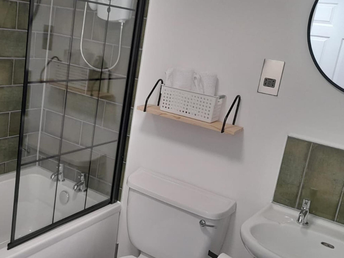 Bathroom 2, Crown Central Apartments, Aberdeen