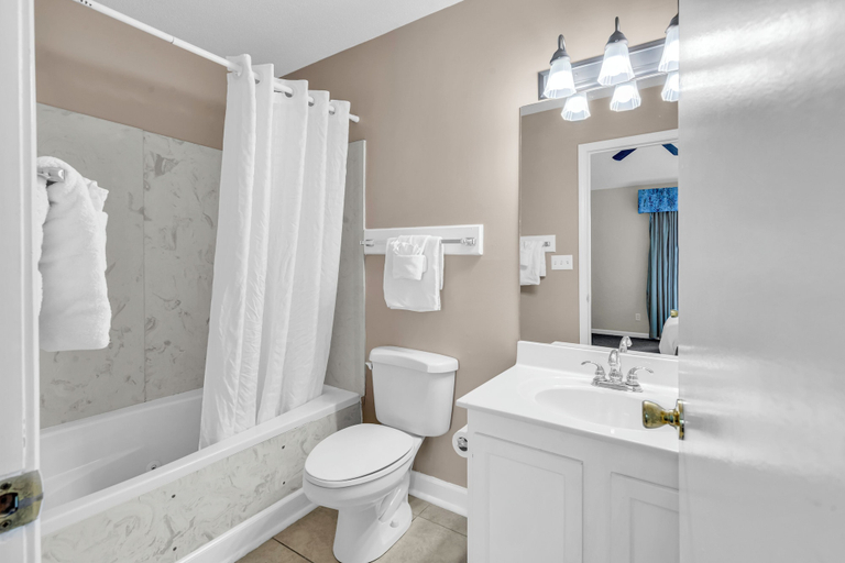 Bathroom 4, The Links Golf & Racquet Club, Horry