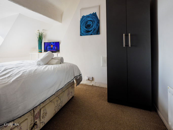 Bedroom 2, WoodHus Lodge Lovely Specious Room 5, Stoke-on-Trent