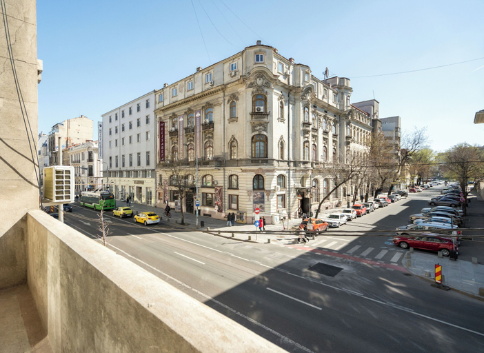 Others 4, Refined & Spacious 3-Bedroom Flat Near Cismigiu, Balcony with Boulevard Views, Municipiul Bucuresti