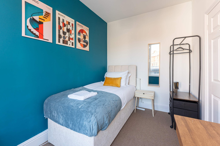 Room 2, Host Stay Farman Road, Coventry
