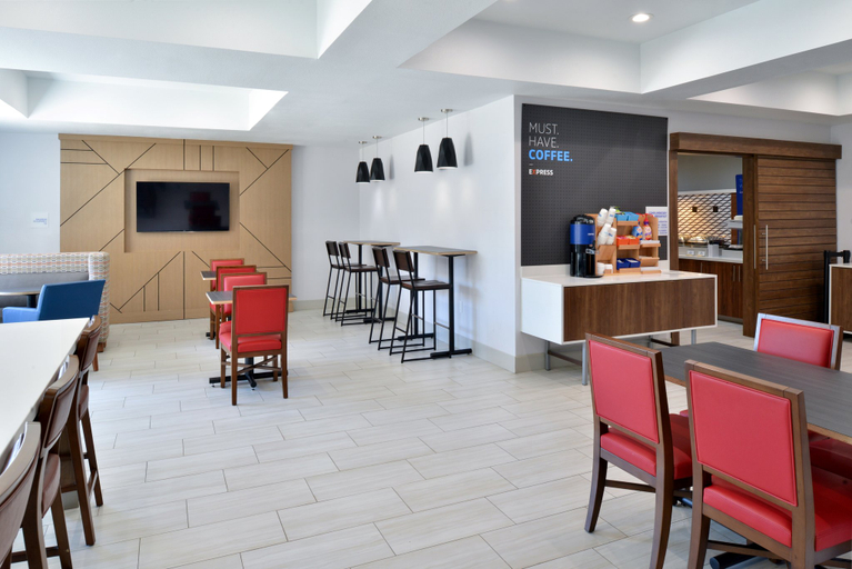 Food & Drinks 5, Holiday Inn Express & Suites CARTHAGE by IHG, Panola