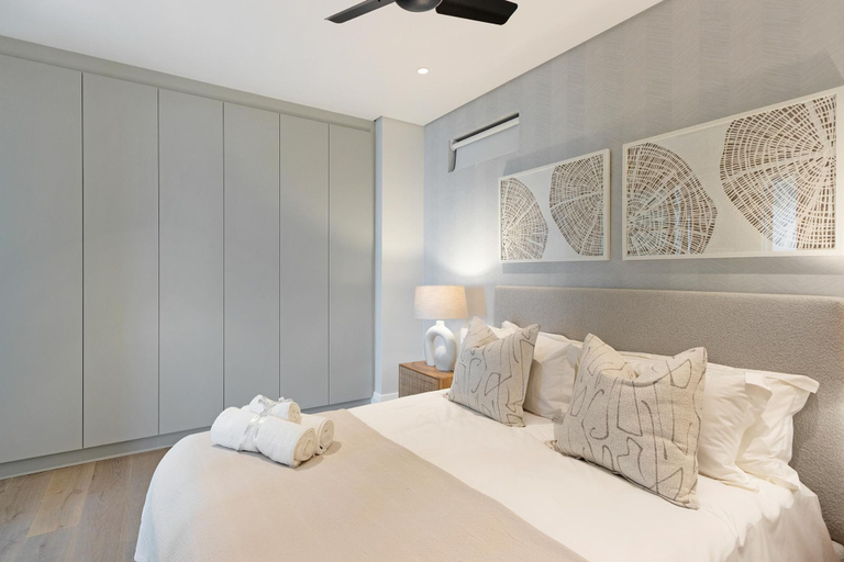 Room 4, Alluring 2bed Apt w Sea Mountain Views Marlo Vale, City of Cape Town